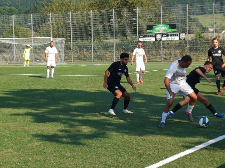 Freistoßtreffer besiegelt Auswärtsniederlage der FCA 1a in Fürth – FCA 1b verliert zweistellig in Pfungstadt